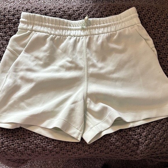 Lululemon Softstreme High-Rise Short 4” - Picture 2 of 4